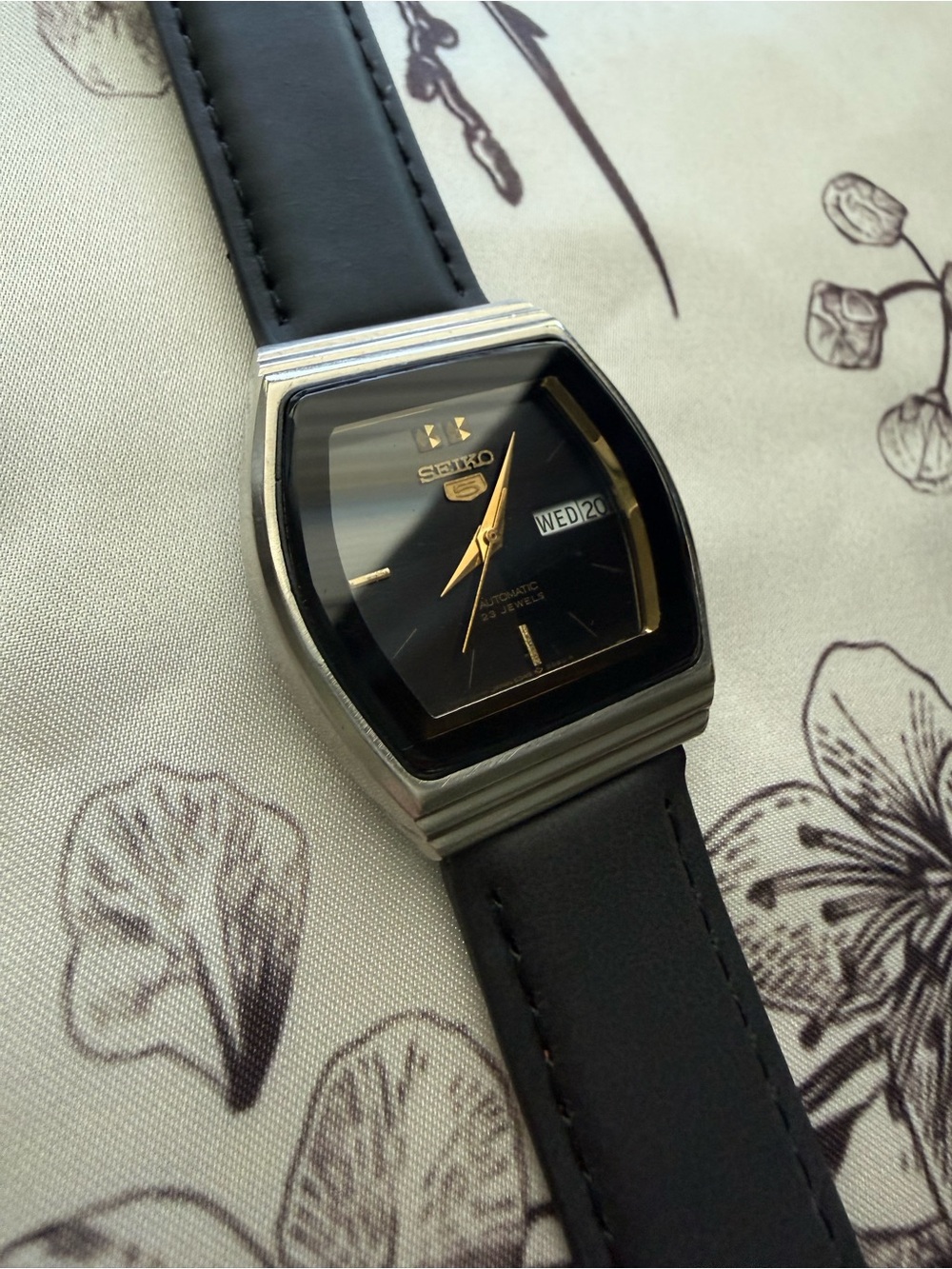 Vintage 1980s Seiko 5 TV Dial Daydate RARE UAE Import 23J Automatic Watch